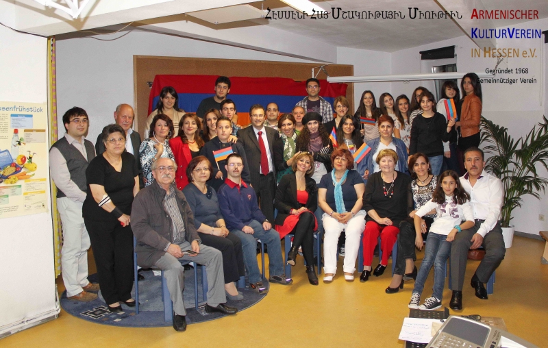 2012-09-22_jahrestag-der-unabhaengigkeit-armeniens_001